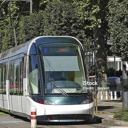 Proche Centre, Cathédrale, Tram, Gare *