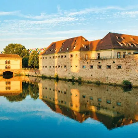 Proche Centre, Cathédrale, Tram, Gare *